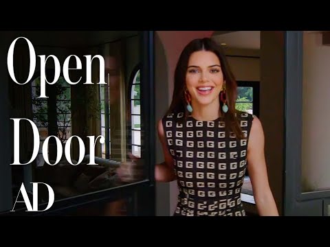 Video: Kendall Jenner's House Povećao Sigurnost