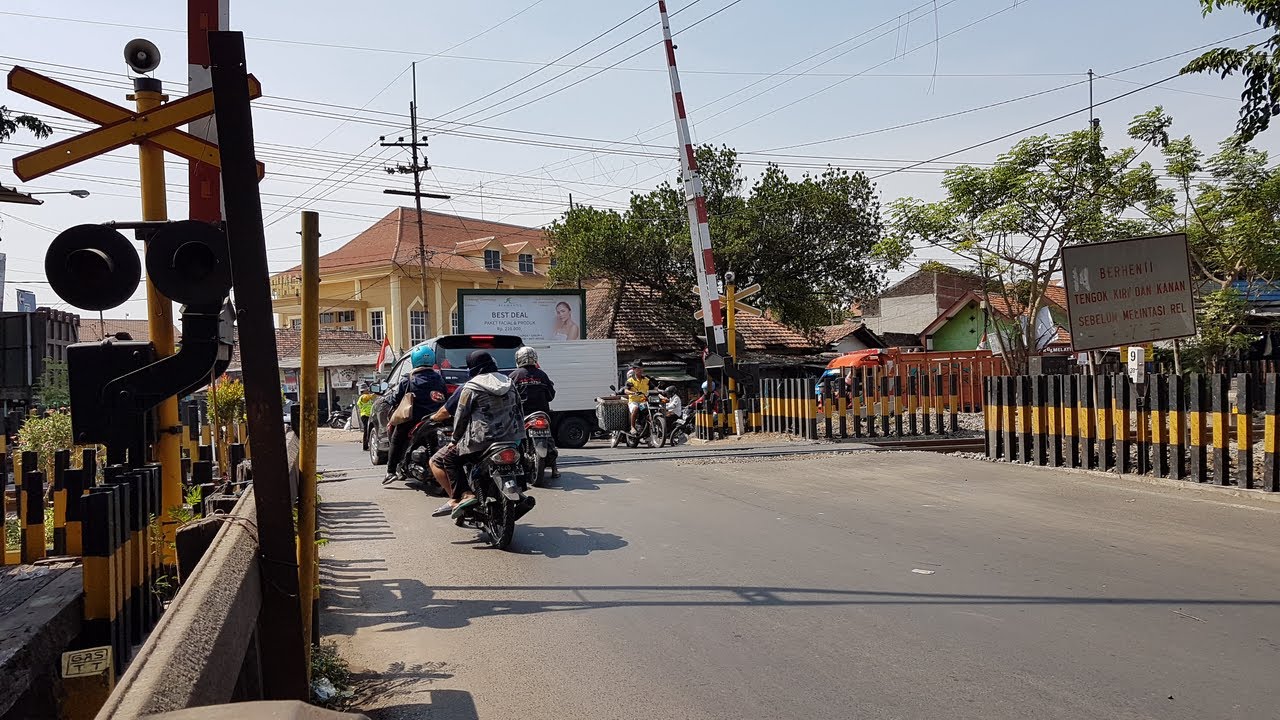 Perlintasan kereta api krian sidoarjo