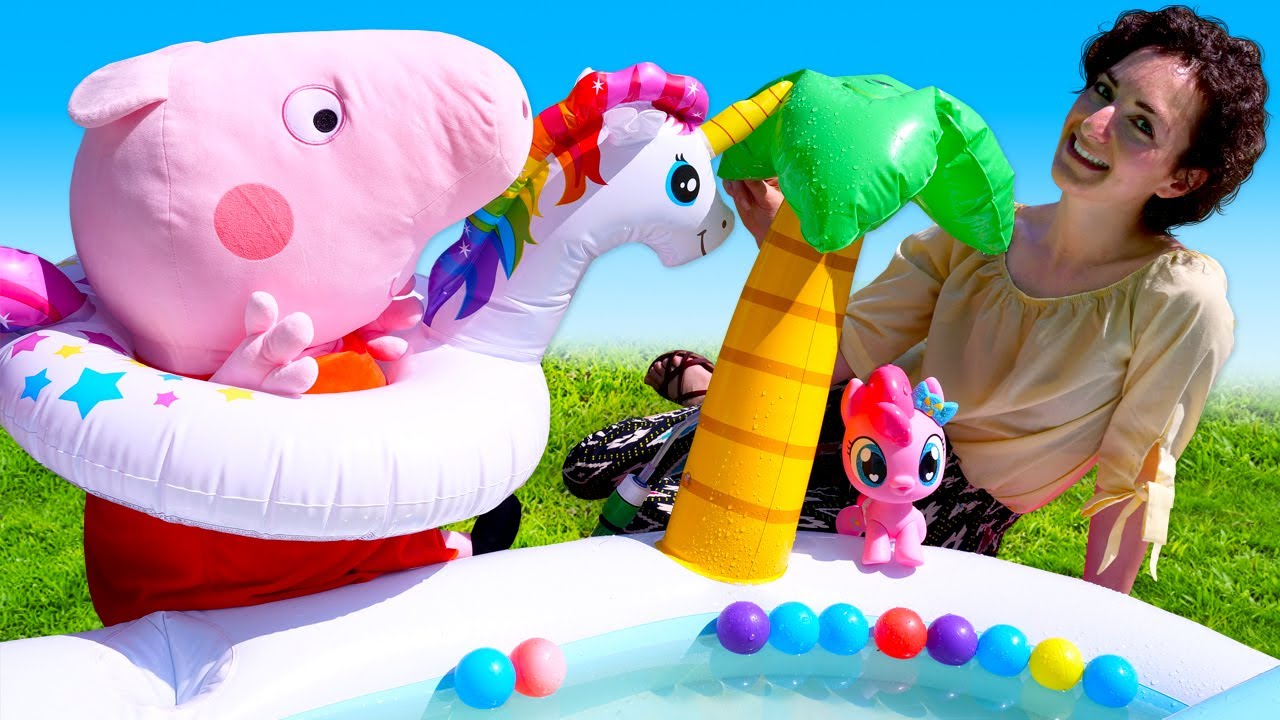 Peppa Pig ed i suoi amici giocattoli. Una giornata in piscina. Video e