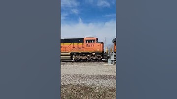 🔥⚡️ Lightning-Fast BNSF Power Move!!! 🔥💥 #shorts #bnsf #speed #train #railfan #trainspotting