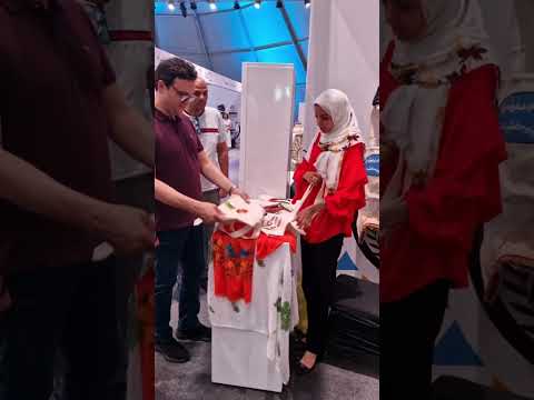 زيارة الدكتور احمد هنو وزير الثقافة يتفقد معرض تنمية الأسرة