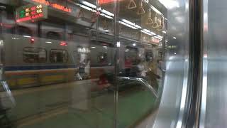 4027次EMU500型區間快車七堵站開車超越1237次區間車