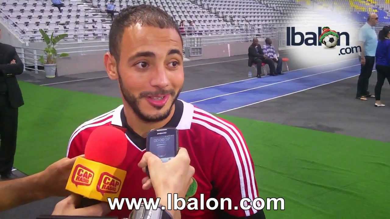 أمرابط يجيب بالإنجليزية والريفية بشكل رائع