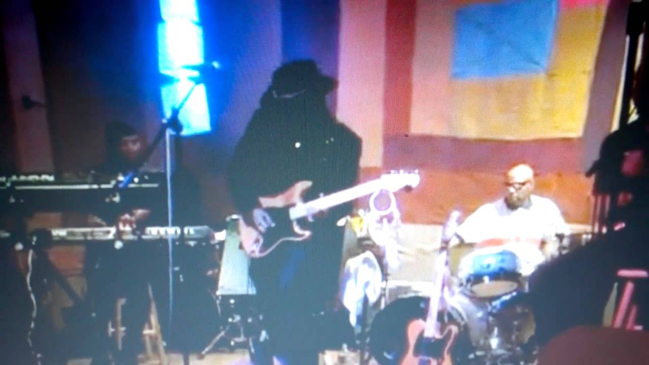 Curt Jones Guitar solo on "Bad Habits"