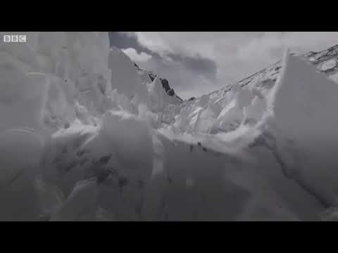 ალპინისტებმა ევერესტზე 11 ტონა ნაგავი აიღეს