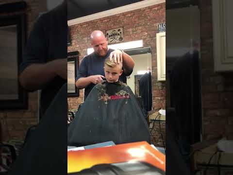 FAKE BLOODY EAR BARBER PRANK