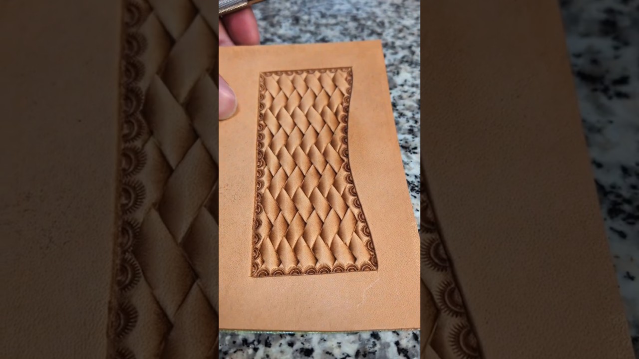 レザークラフト】黒染め名刺入れの作り方｜アジロ編み
