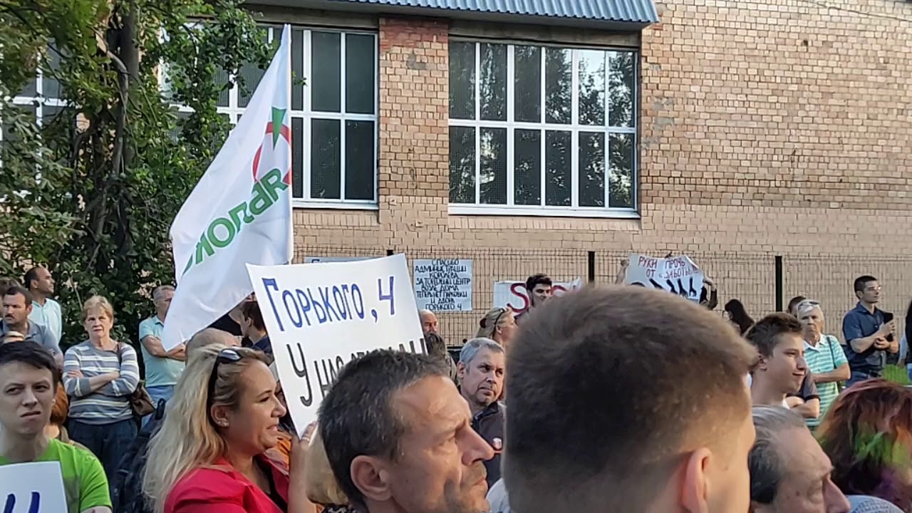 Инициативная группа граждан выступила против строительства. Пикет против застройки в городе Пушкино. Уличные выступления активистов. Митинг посвящённый против застройки.