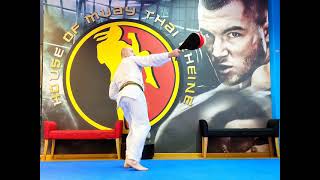 Самостоятельная тренировка с ракеткой в каратэ | Karate kick training.