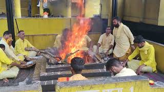 Yagya...maa Baglamukhi kalyaan kren... Mahant shree Rajat Giri Ji