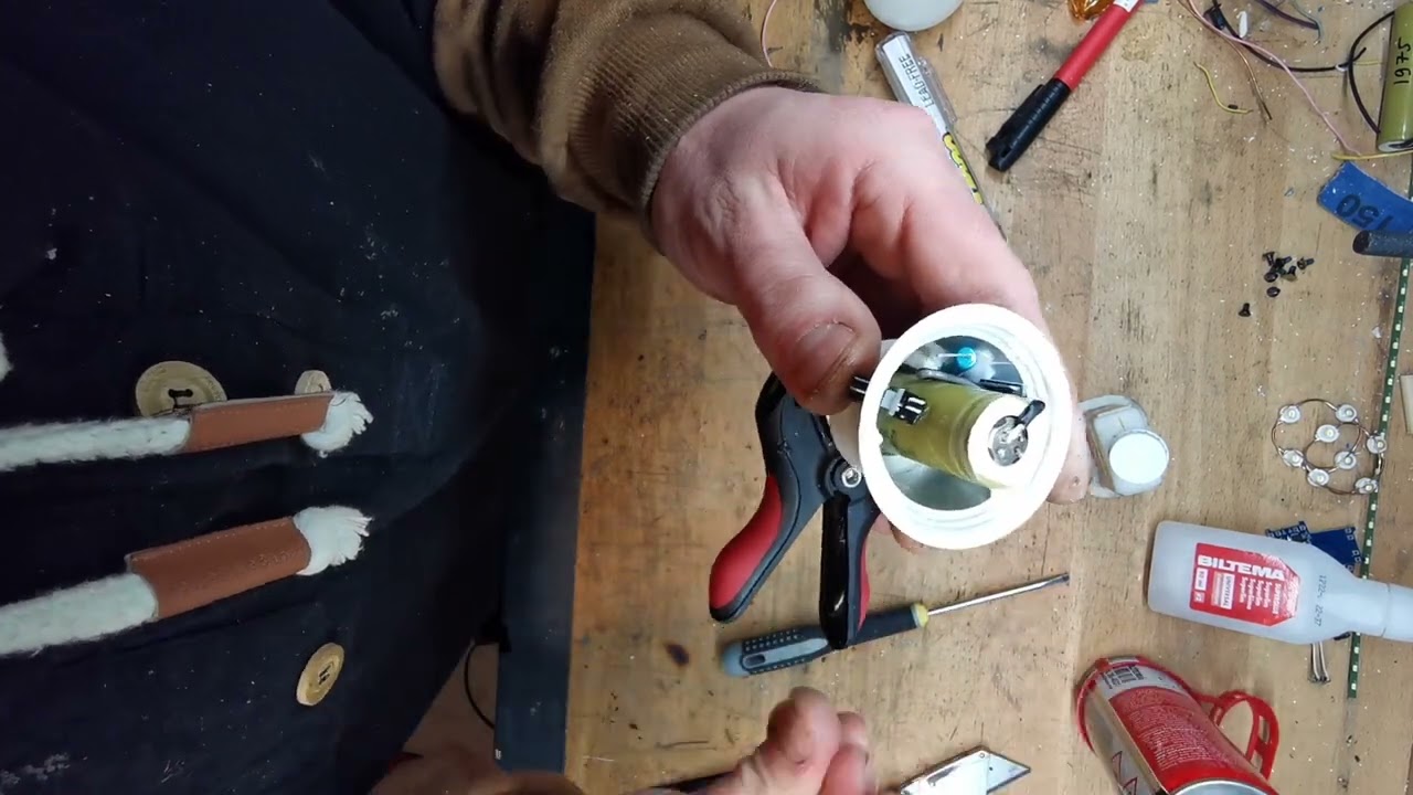 LED лампочка на 18650, светит 5-6 часов!