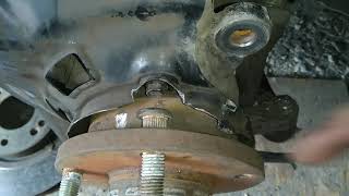Замена шпильки переднего колеса Hyundai Sonata YF без снятия ступицы и замена колодок