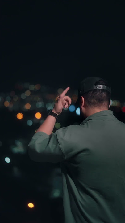 Xotinim bilan todada Oyoqlari yuqoriga kotarilgan yalangoch fotosurat