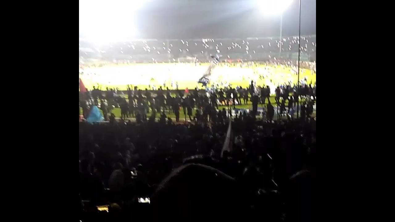 Keseruan Aremania dipertandingan terakhir TSC. Petcah!!! - YouTube