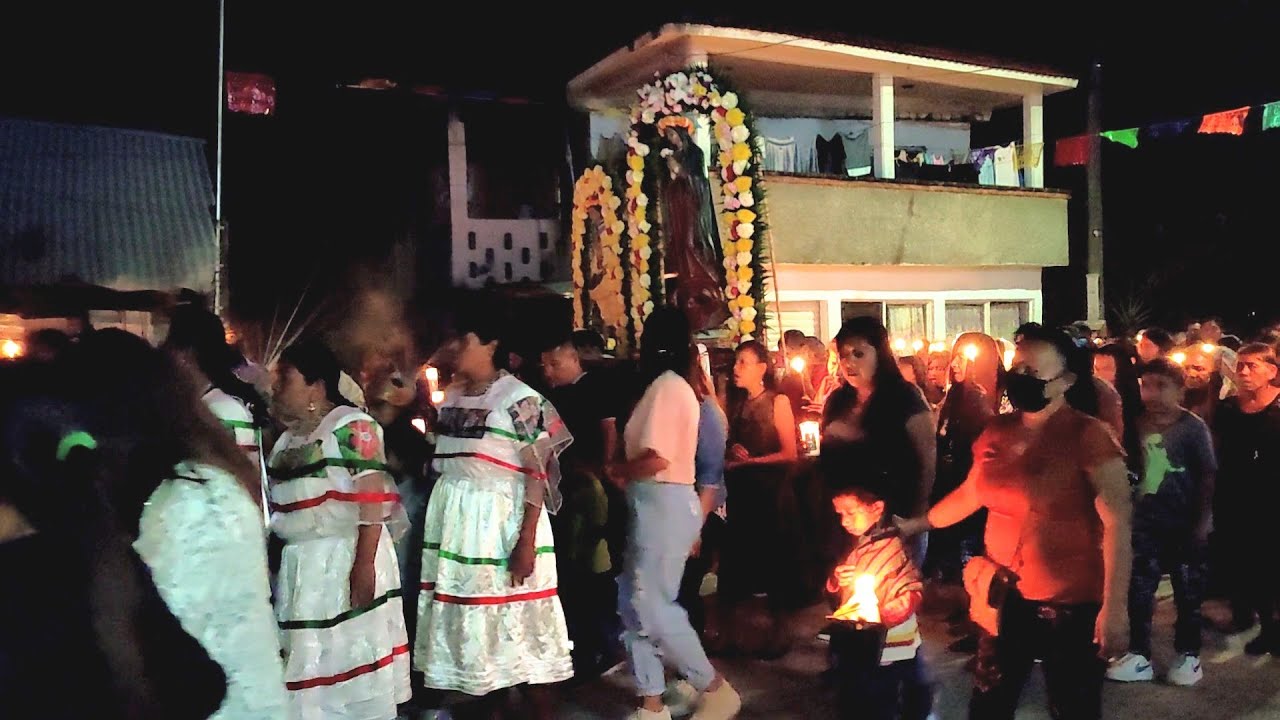 PROCESIÓN A LA VÍRGEN DE GUADALUPE EN PAPATLATLA, CALNALI, HIDALGO