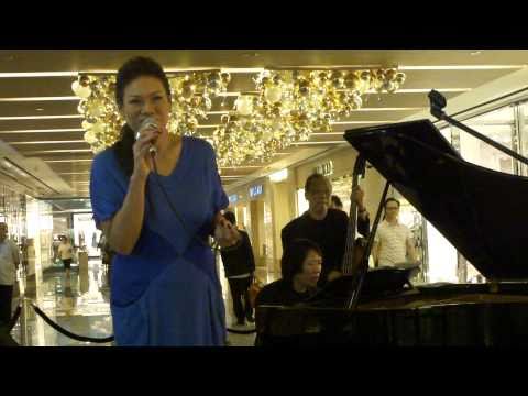 Leena Salim at Paragon - Beyond The Sea (La Mer) by Bobby Darin (HD)