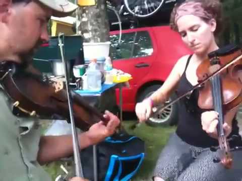 Clifftop 2010 - "Jeff Sturgeon" - fiddlers Pierce ...