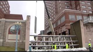 Covington crews install Ohio River floodwall