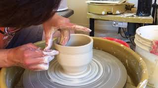 319. Throwing a Straight Side Bowl with Hsin-Chuen Lin 林新春 拉碗坯示範教學