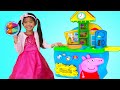 Emma Pretend Play con su Juego de Cocina de PEPPA PIG | Juguetes para Niños