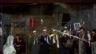 كوميديا سمير غانم وهو بيزف صاحبه في مشهد من مسرحية المتزوجون 😹العريس متين والعروسه متينه😂