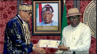 Gov Fubara Officially Presents The Staff & Certificate of Office To The New King Jaja opobo