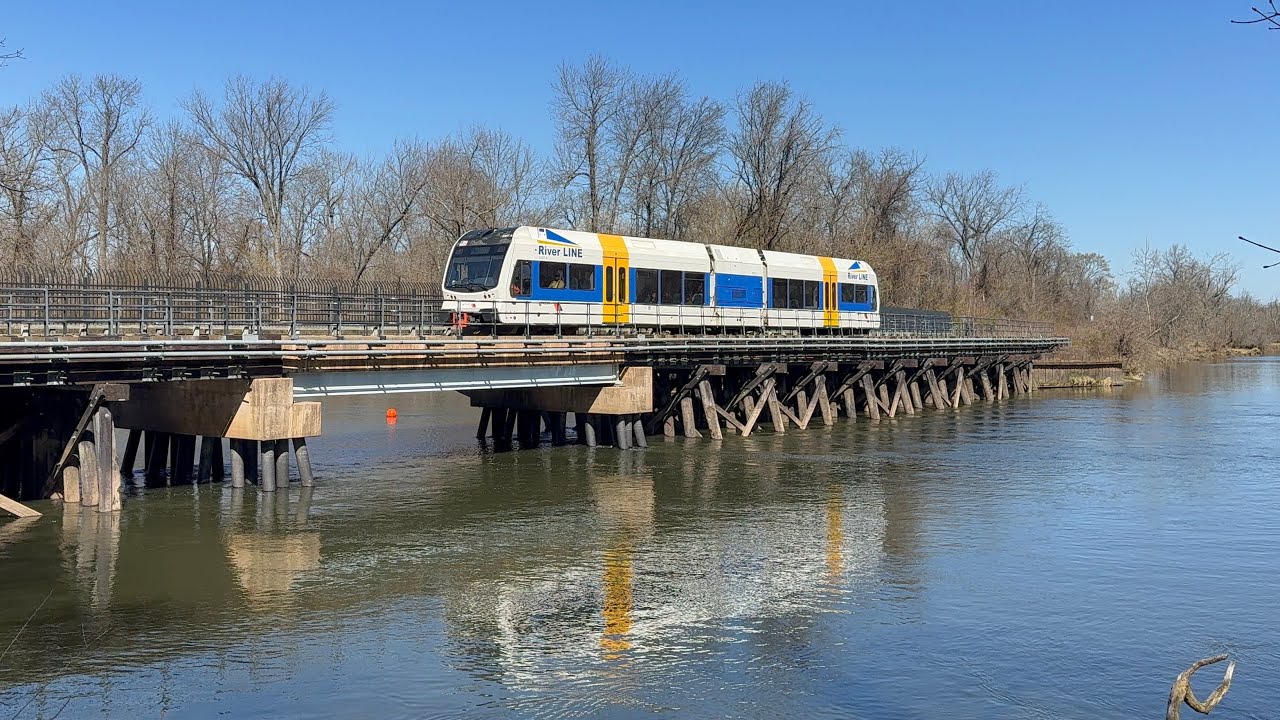 NJT Riverline Light Rail Trains In Bordertown, NJ (3/27/25) - YouTube