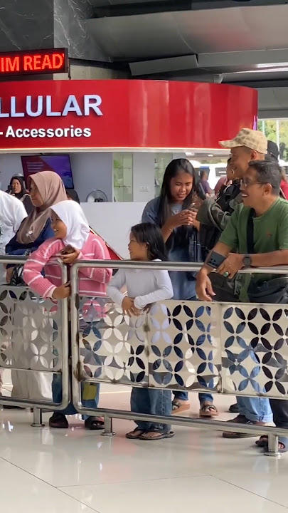 The pick-up person is waiting|Gate 1 Arrival T3 Soekarno Hatta Airport