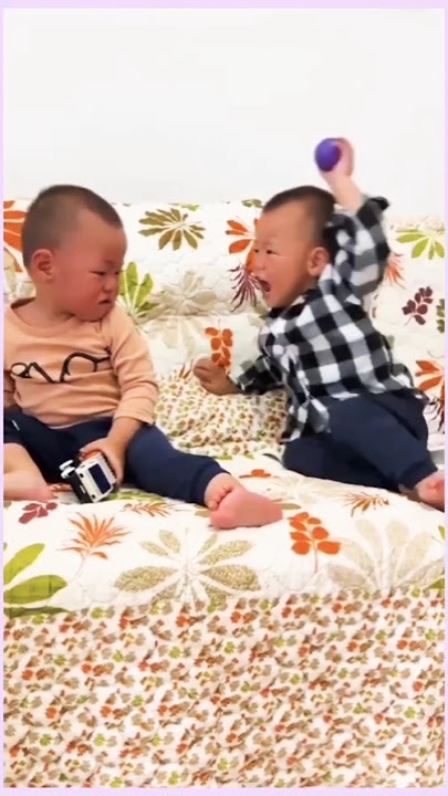 Twins are fighting#makki #babyfitness #amazing #shortsviral