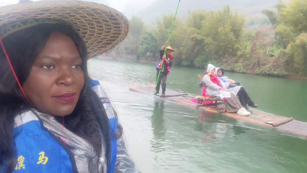 Сплав на бамбуковых плотах – одно из самых незабываемых впечатлений, слава Богу.