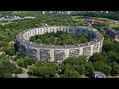 The Donut-Shaped Soviet Building in Central Moscow 🇷🇺