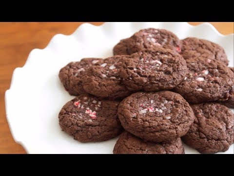 4 ingredient Chocolate Candy Cane Cookies | SweetTreats