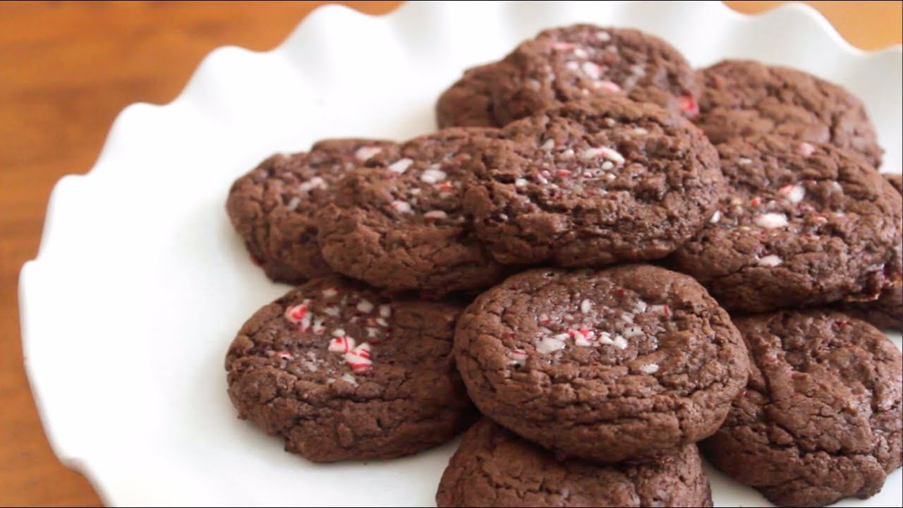 4 ingredient Chocolate Candy Cane Cookies | SweetTreats