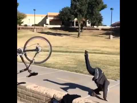 Видео: Падение на велосипеде ( сказочный дурак)