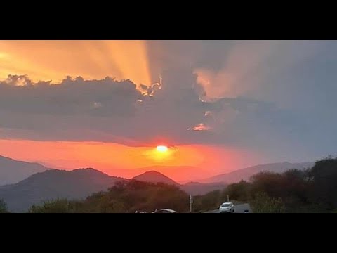 კვლავ უჩვეულო ღამე ჩაწვა დარაბებს მიღმა(Kvlav Uchveulo Game Chacva Darabebs Migma)