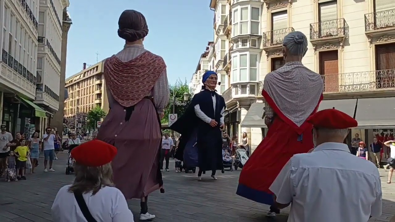 3. Vals de los gigantes de Vitoria-Gasteizko erraldoien 3garren baltsa. Juntas Generales 2025