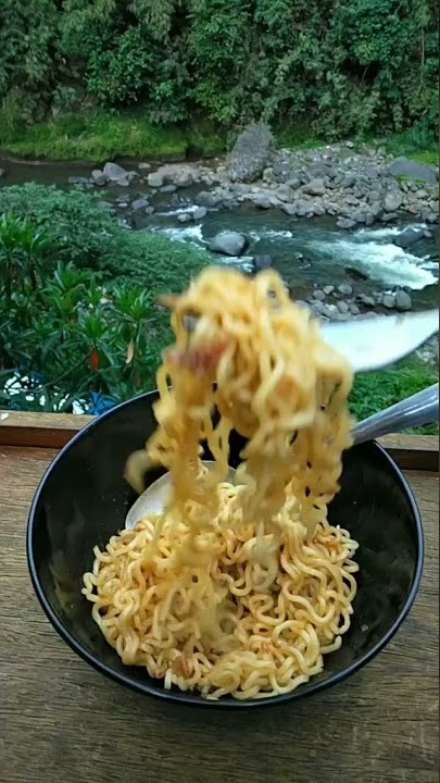 MAKAN MIE GORENG DI SAMPING SUNGAI | HALU STORY #shorts  #storyhalu #storyig #storywa