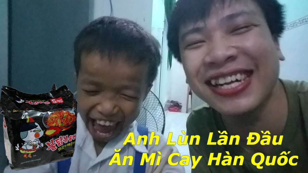 Anh Lùn Vs Tiến Xinh Trai Solo Ăn Mì Cay !!!! - Youtube