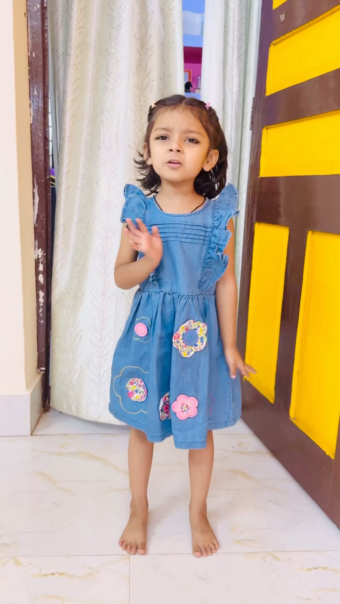 Tooktook aur mummy marne se kisko bacha rhe?