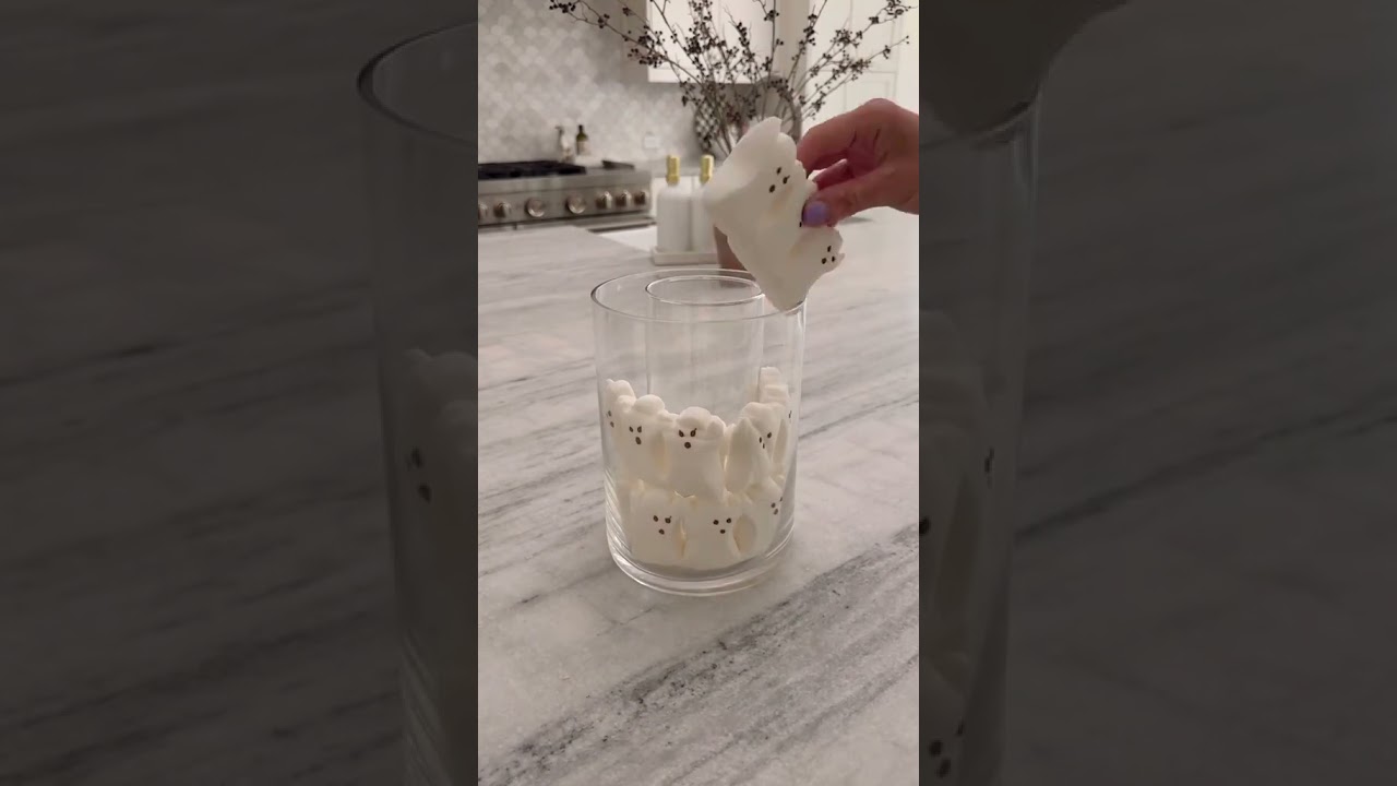 The cutest little halloween centerpiece using peeps!🥰: 