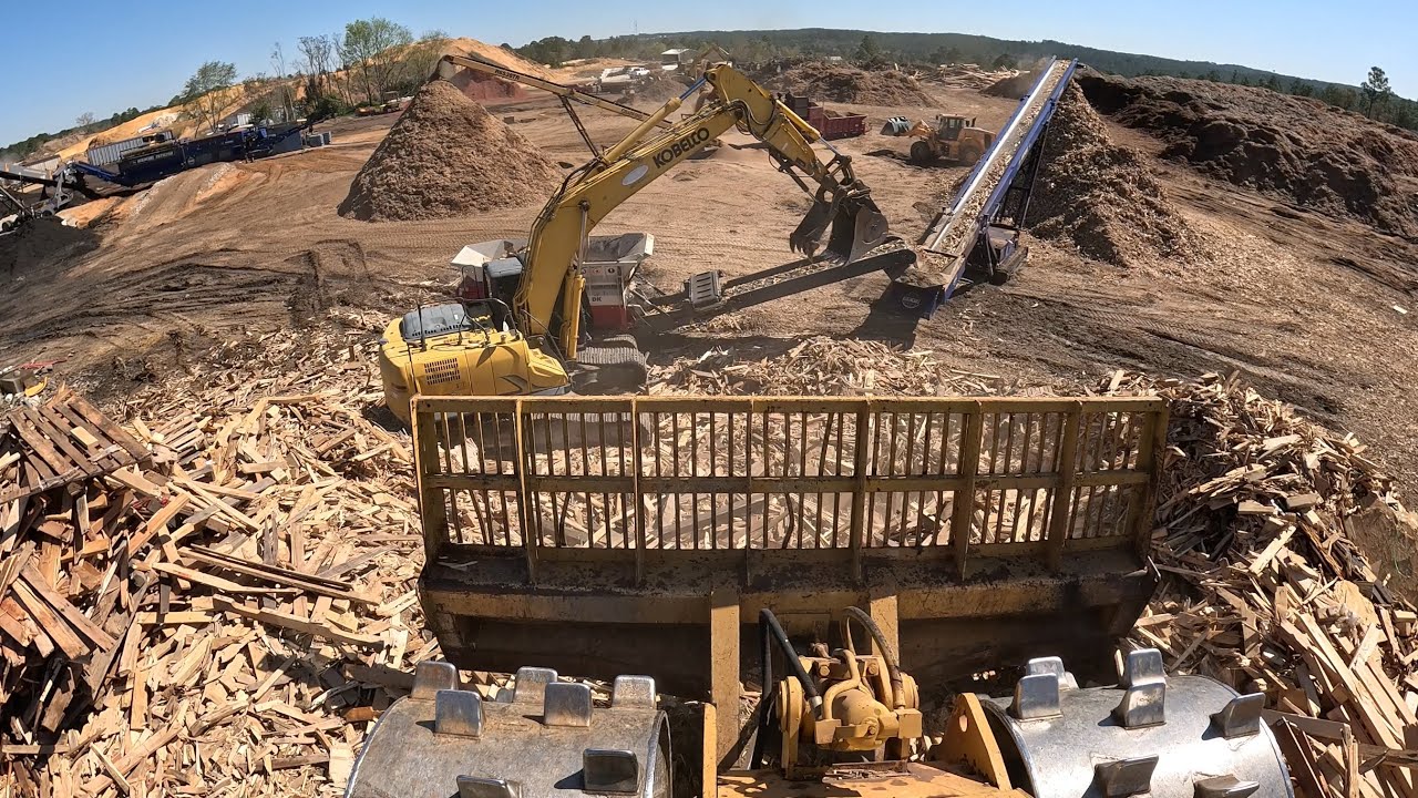 Pallets to PROFIT with Rotochopper Shredder | Pallet MOUNTAIN |