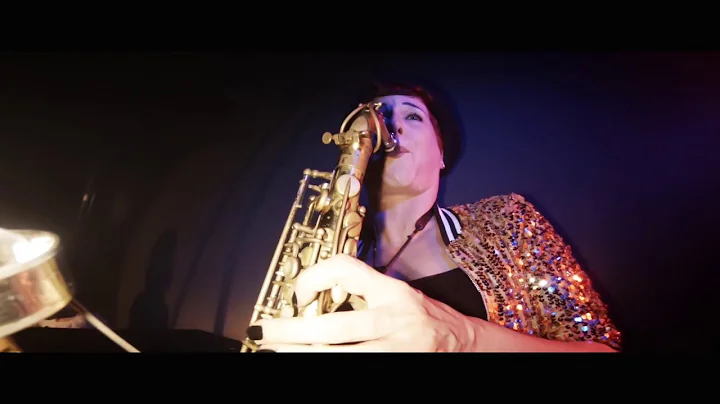 Djane Simon featuring Saxophonistin Michelle Labonte