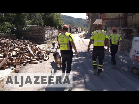 Italy earthquake: Rescuers