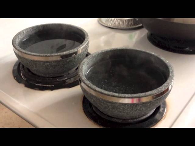 Crazy Korean Cooking Korean Stone Bowl (Dolsot), Sizzling Hot Pot for  Bibimbap and Soup - Premium Ceramic (Medium - No Lid)