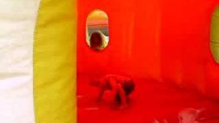 K. In Een Springkussen