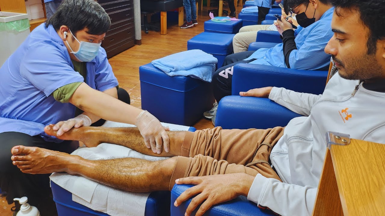 I Tried FOOT MASSAGE in Taiwan