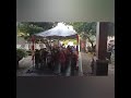 Menyanyikan lagu "Indonesia Raya" bersama