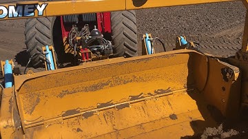 Apron operation of a TOOMEY 4000B Scraper - rear view.