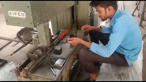 How to operate power hacksaw machine