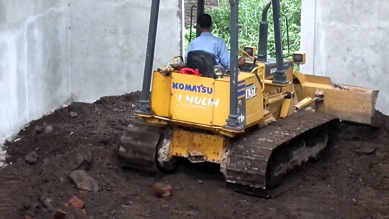 Mini Dozer Komatsu D21p Grading dirt in the small building ...